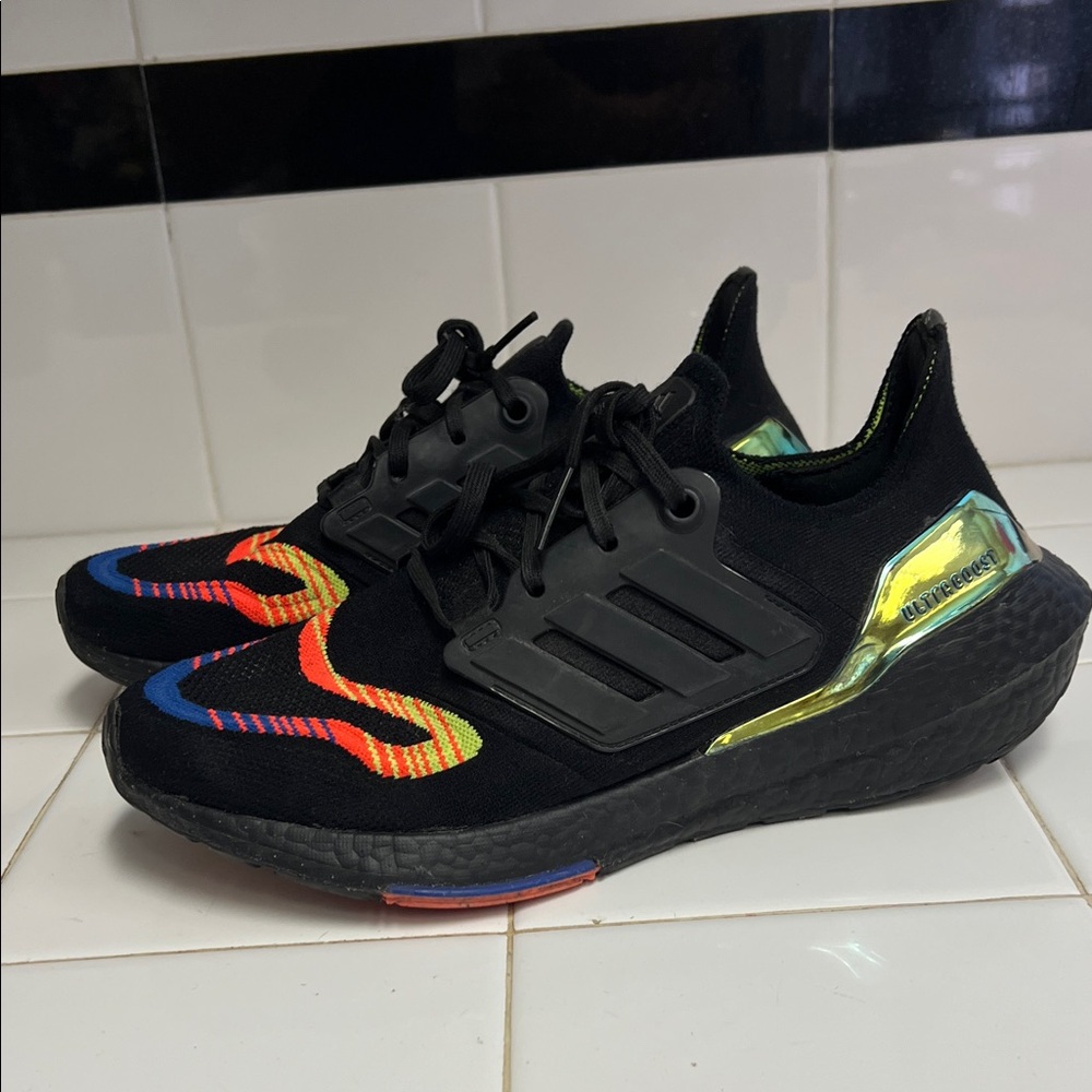 Adidas Men’s Ultra Boost 22 Linear Energy Black